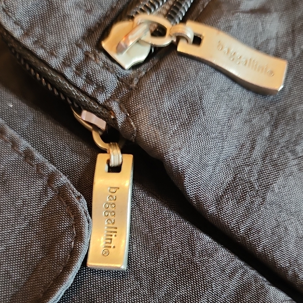 Baggallini Black Crossbody Bag with Timeless Design - Picture 3 of 13